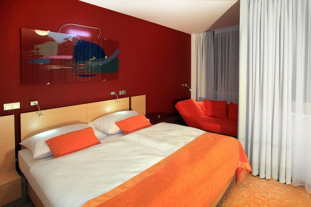 Orea Hotel Atrium Otrokovice Room photo
